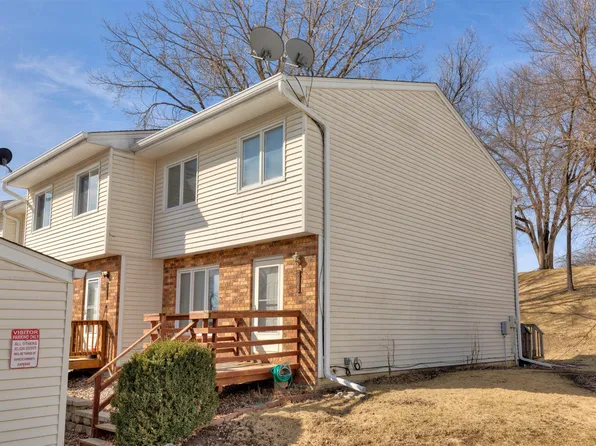 318 Holiday Cir #66, West Des Moines, IA 50265
