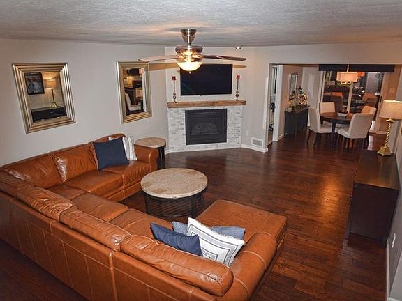 4th image of 228 Whispering Oaks Dr