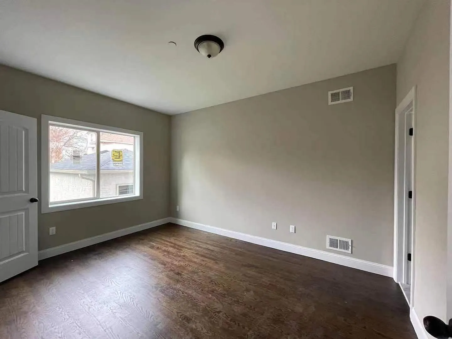 35 Townsend Ave — Photo 2