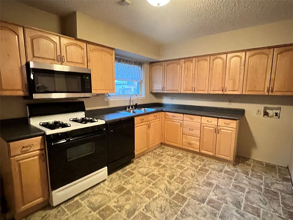 1st image of 130 E Cober Dr
