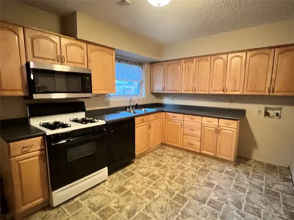 130 E Cober Dr, Grand Prairie, TX 75051