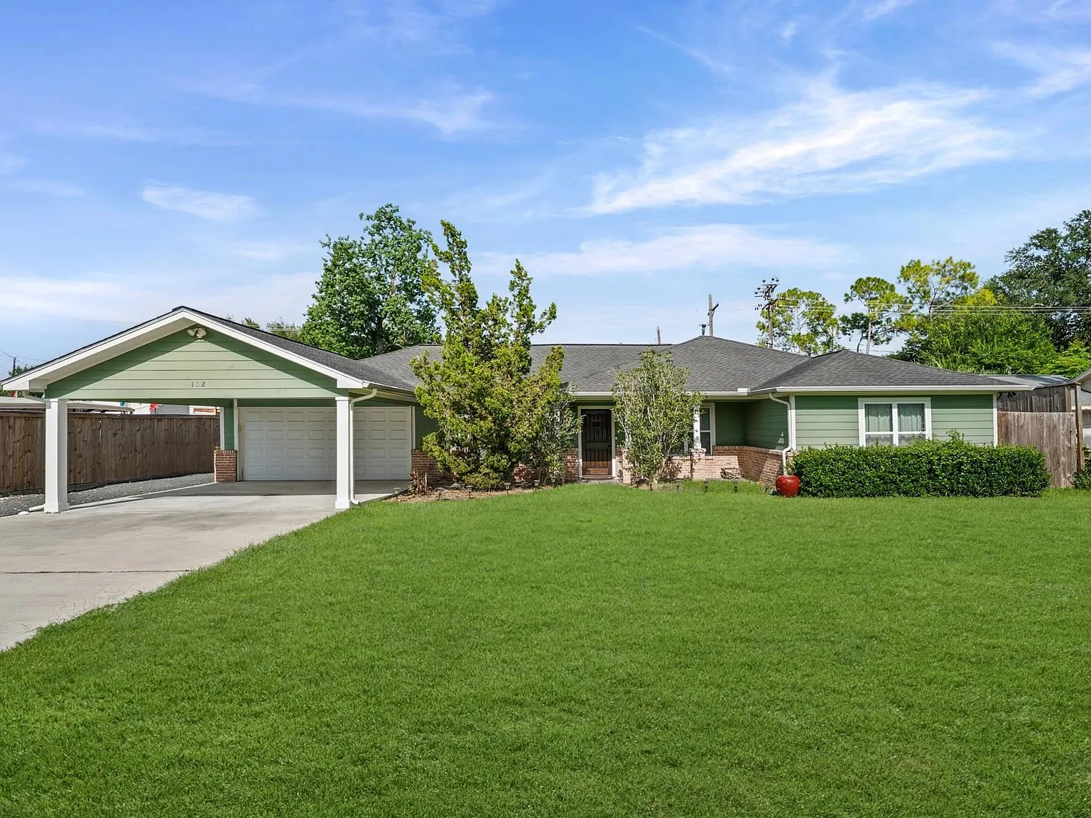 3 bed, 3.0 bath, 2015 sqft, $3,000 — Photo 2