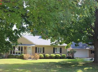 2340 Rockway Ln W, Brookfield, WI 53005