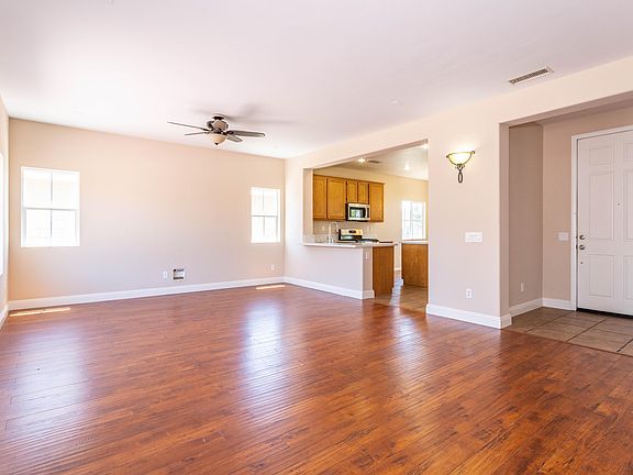 4th image of 37940 Sunnyvale Ln