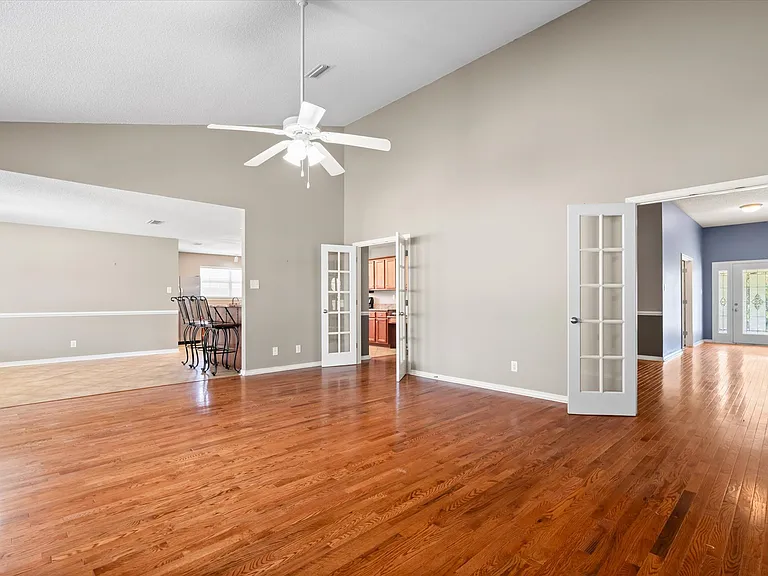 10832 Rigby Dr — Photo 7
