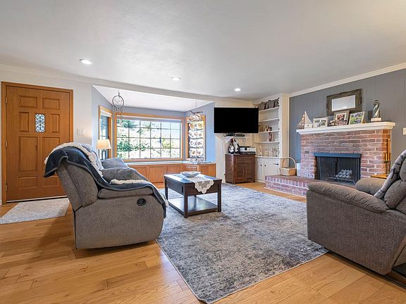 2nd image of 4745 Nova Dr