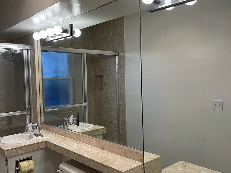 Lindbrook Manor Apartments — Photo 114