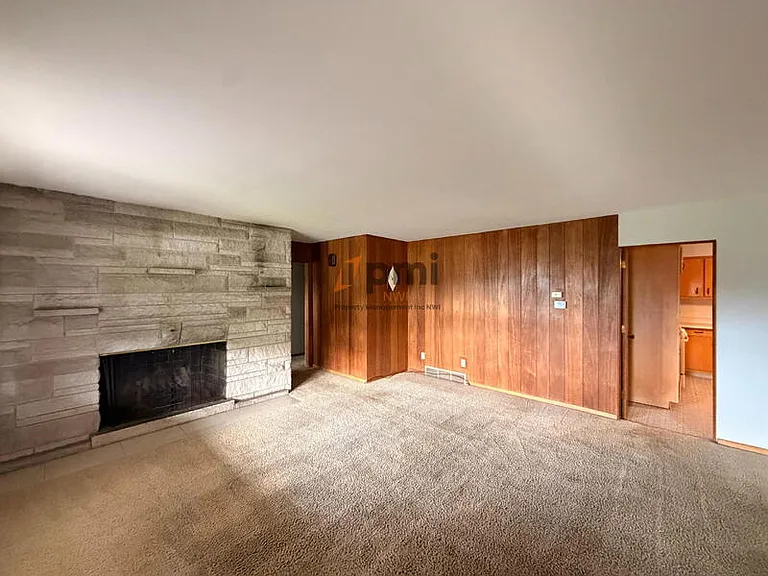 330 E 69th Pl — Photo 2