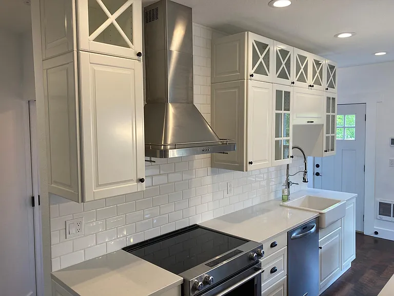 709 N Cedar St — Photo 14