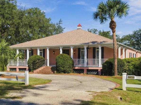 8630 Middleton Point Ln, Edisto Island, SC 29438