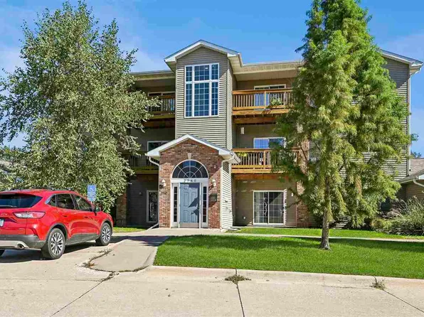 2780 Triple Crown Ln Unit 9, Iowa City, IA 52240