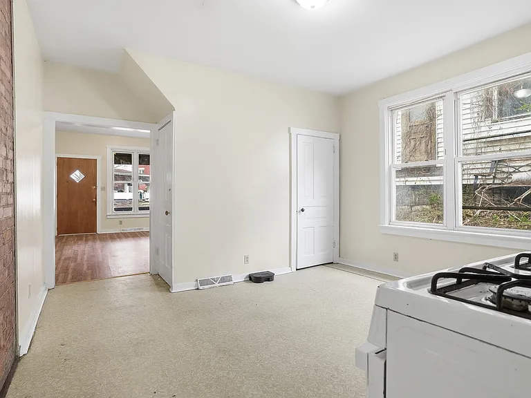 144 Ridge Ave #1 — Photo 4