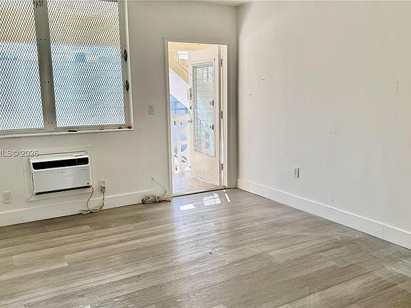 4th image of 900 Euclid Ave APT 10