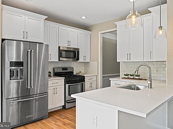 3rd image of 4103 Oak Village Lndg