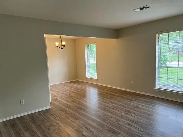 507 S Grove Rd — Photo 2