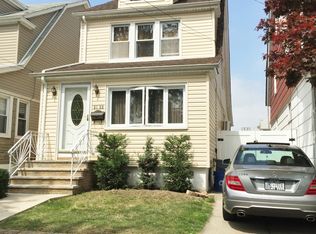 2122 149th St, Whitestone, NY 11357