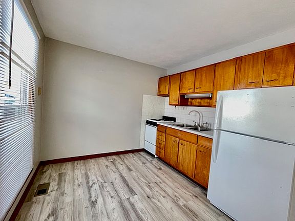 2nd image of 117 Glenwood Dr