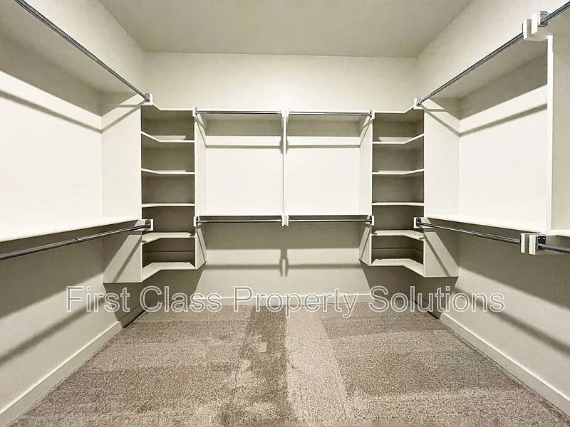 3 bed, 2.0 bath, 1710 sqft, $1,895 — Photo 2
