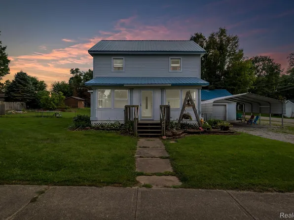 202 Hamilton St, Byron, MI 48418