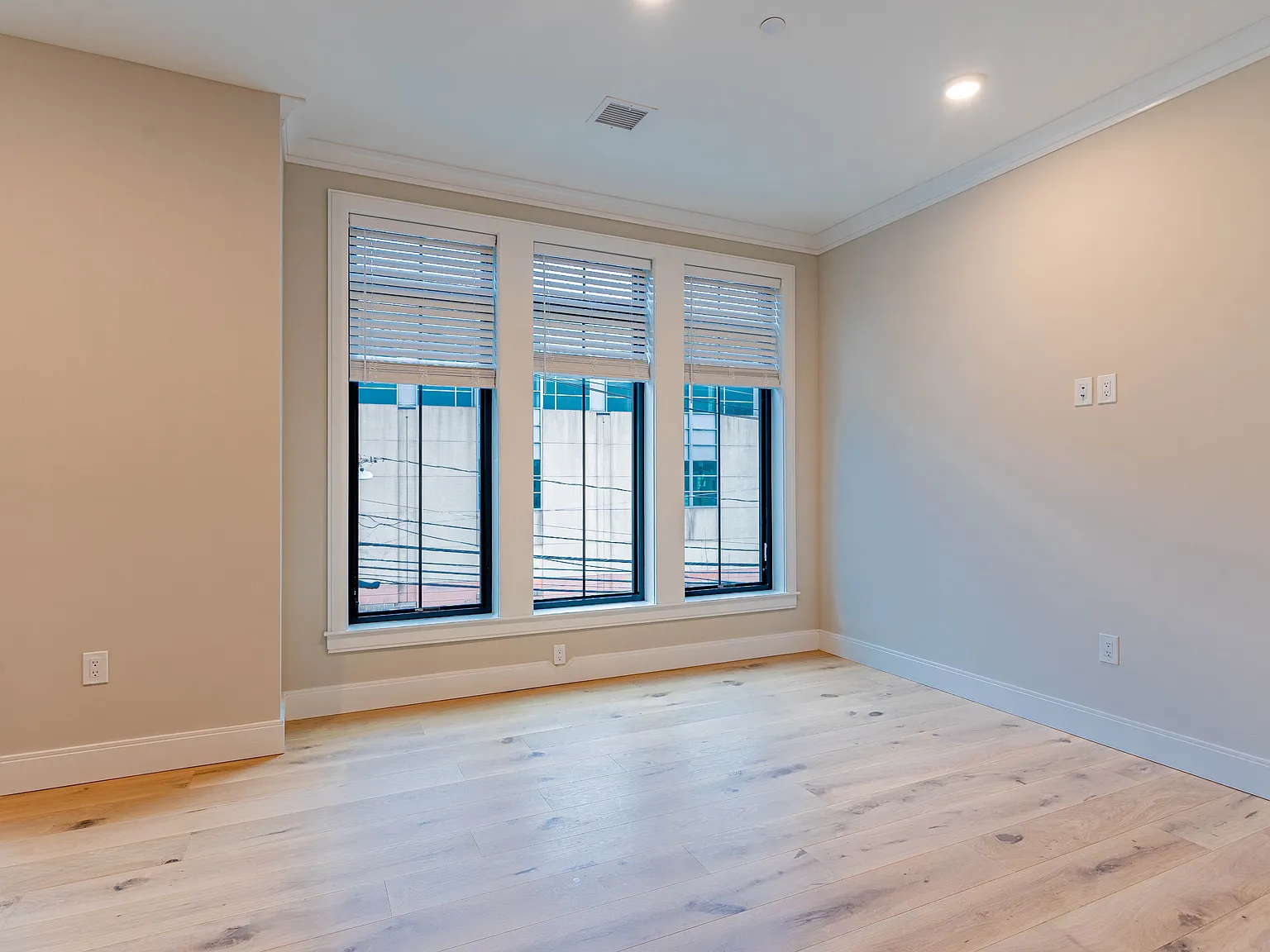 157 Everett St — Photo 3