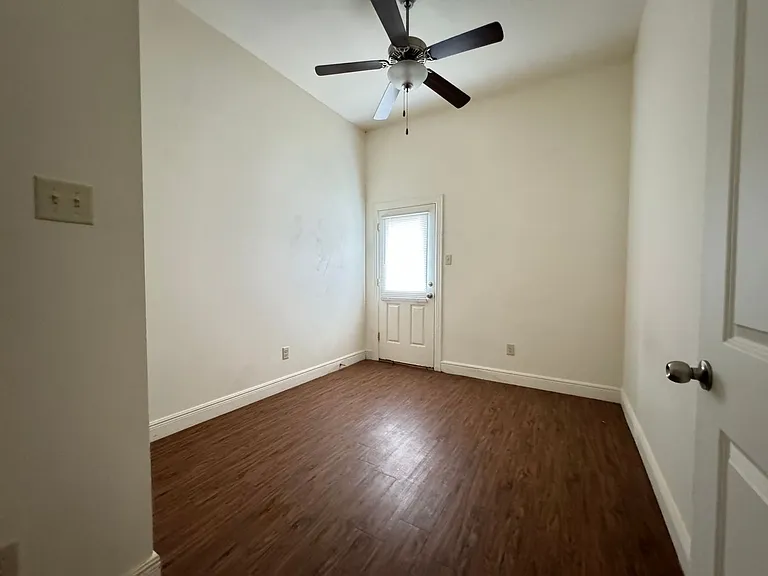901-929 S Barnett Springs St — Photo 10