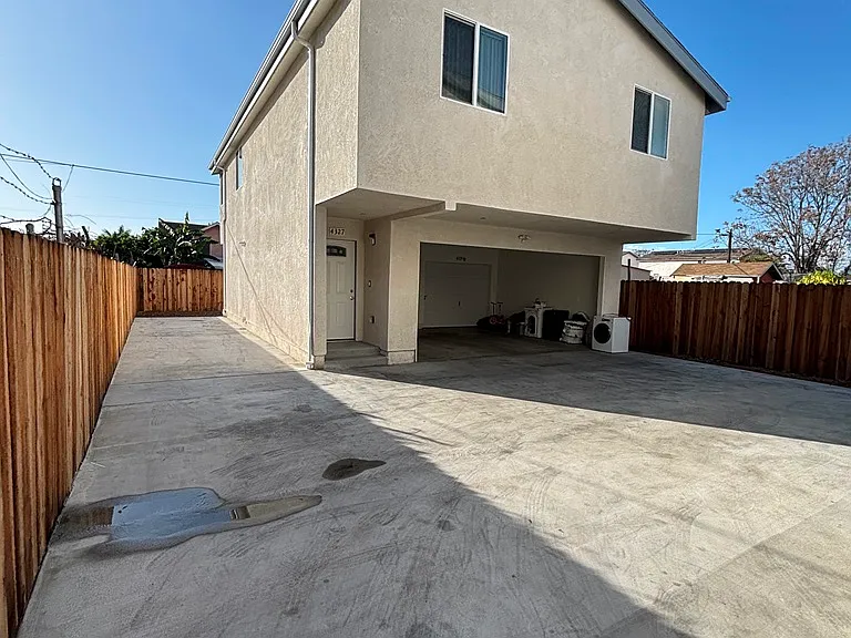 4327 Honduras St — Photo 27