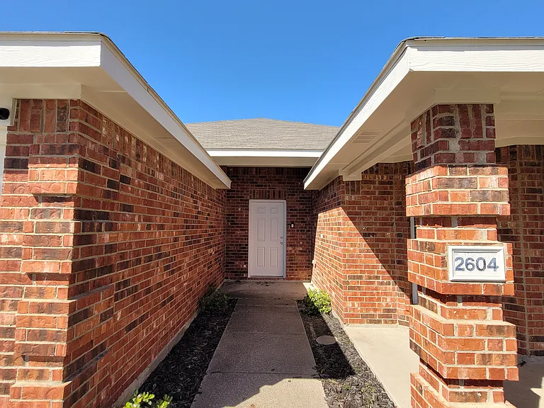 2604 Spencer Cir — Photo 2