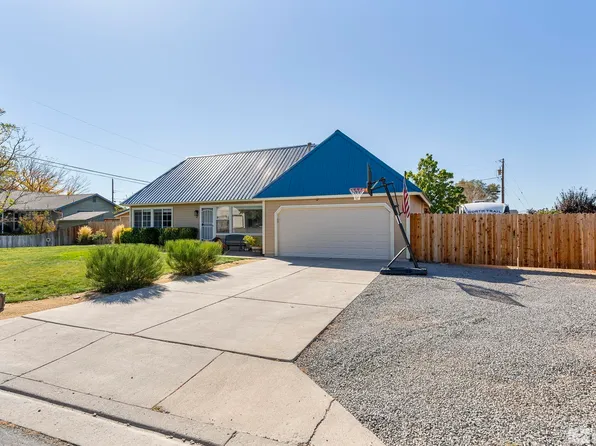40 Karnak Cir, Sparks, NV 89441