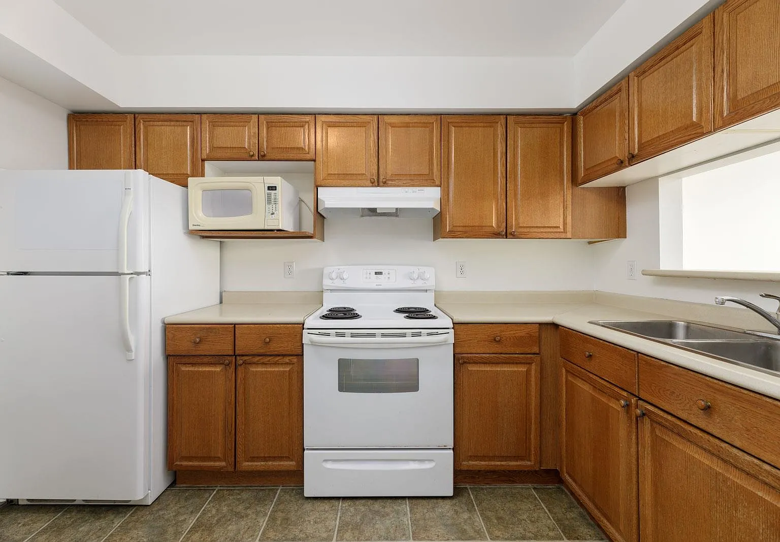 2 bed, 916 sqft, $2,350 — Photo 4