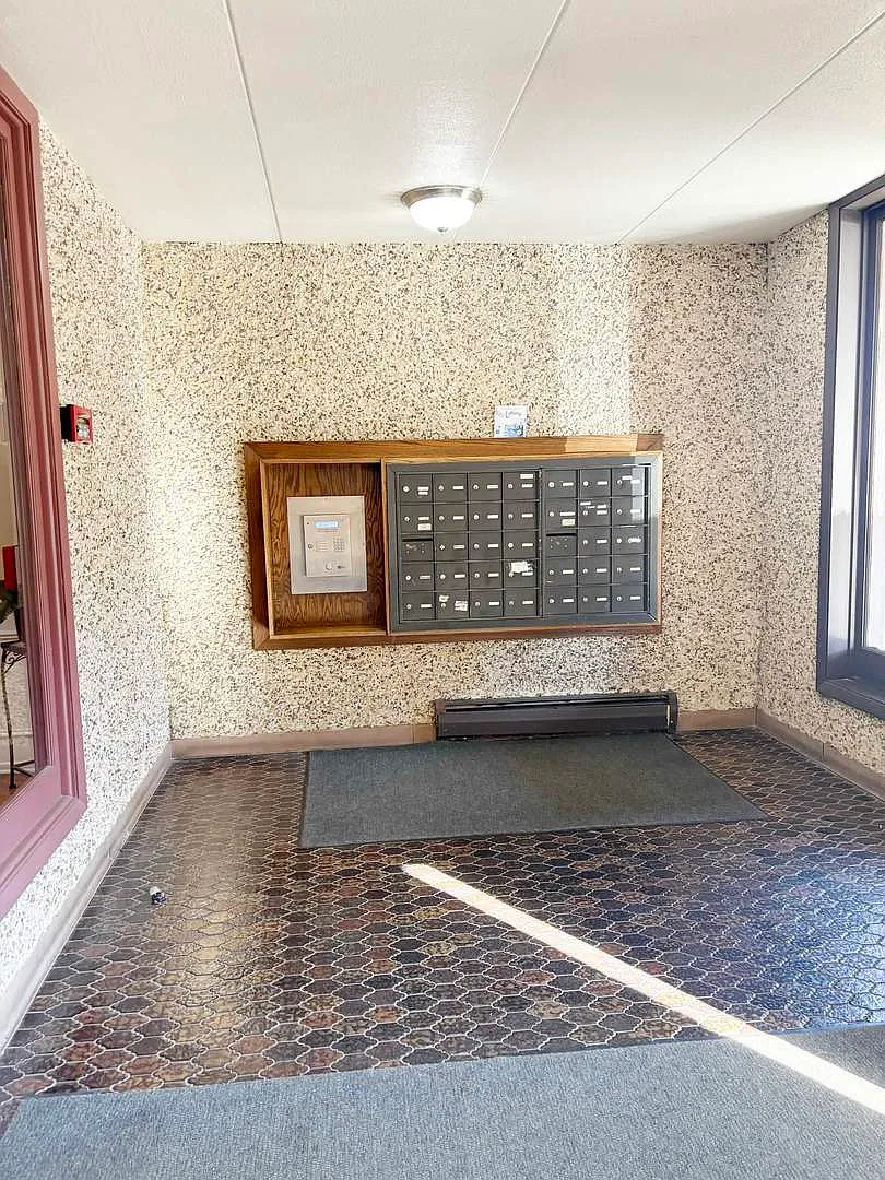 2 bed, 1000 sqft, $2,300 — Photo 4