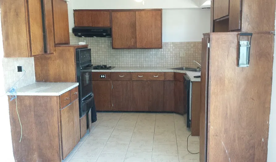 Kitchen, gas stovetop, gas built in oven and broiler, dishwasher