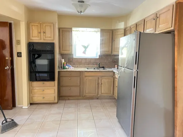 1380 Dumont Avenue image 6 of 9