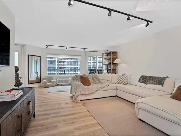 200 High Point Drive #405, Hartsdale, NY 10530