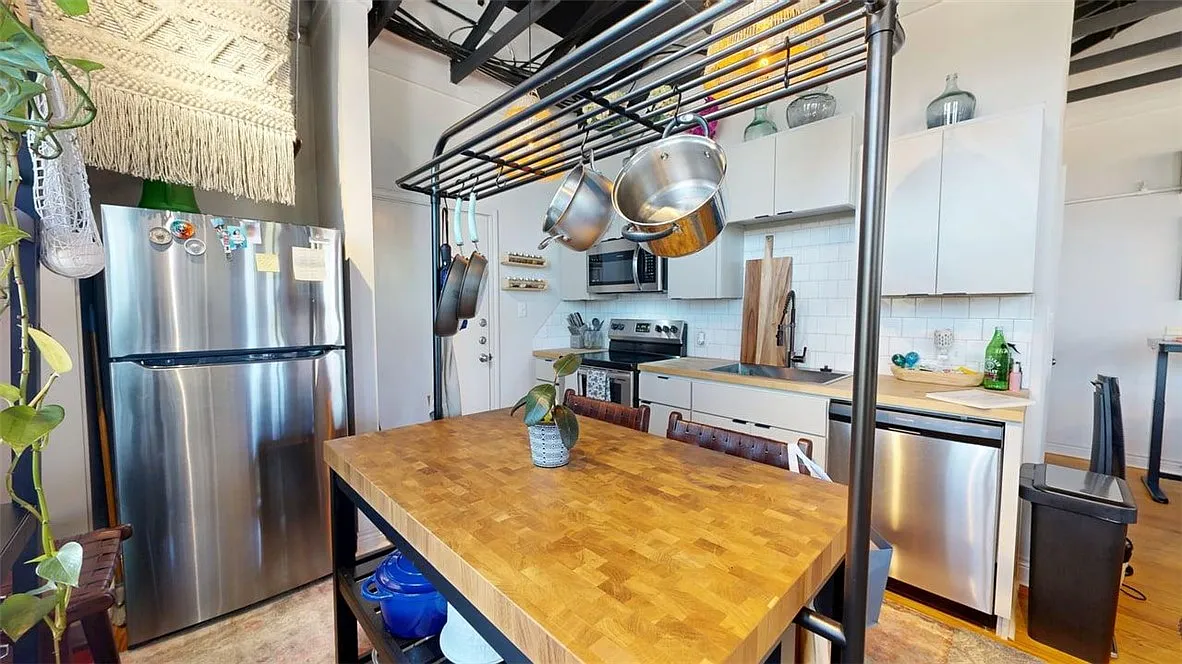 1 bed, 682 sqft, $1,300 — Photo 3
