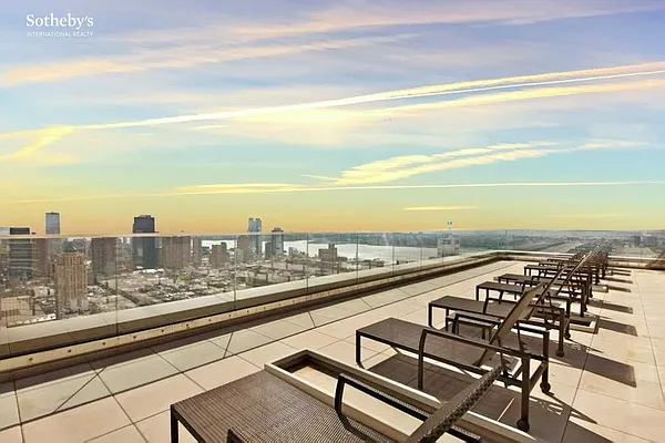 Rented by Sotheby's International Realty | media 28