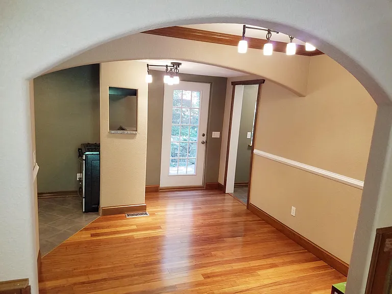 121 S University Ave — Photo 7