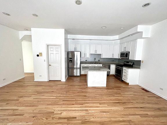 3rd image of 2429 N Clybourn Ave APT A