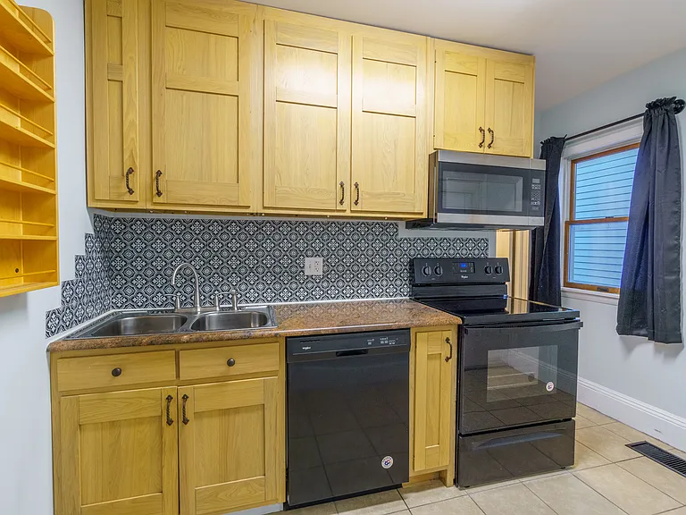 815 Douglas St #2 — Photo 8
