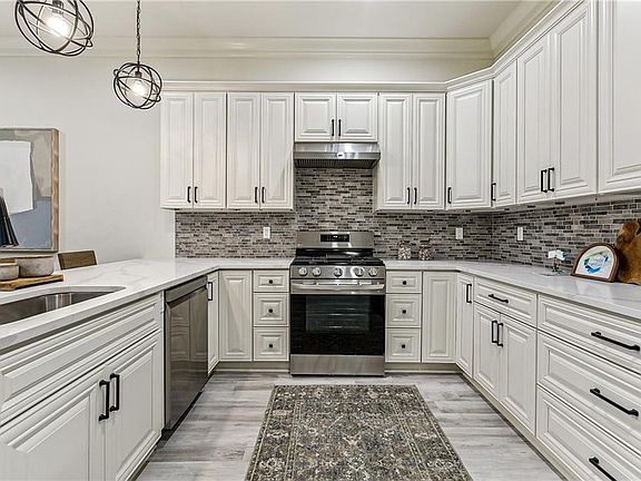4th image of 6435 Urquhart St