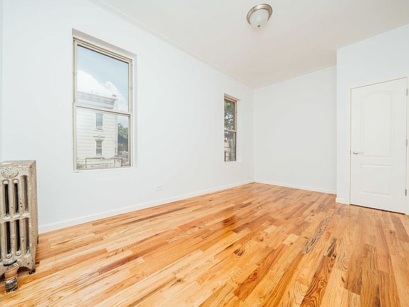 4th image of 451 Irving Ave #2