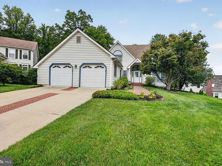 5402 Ashcomb Ct — Photo 2
