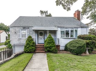 512 Woodfield Rd, West Hempstead, NY 11552