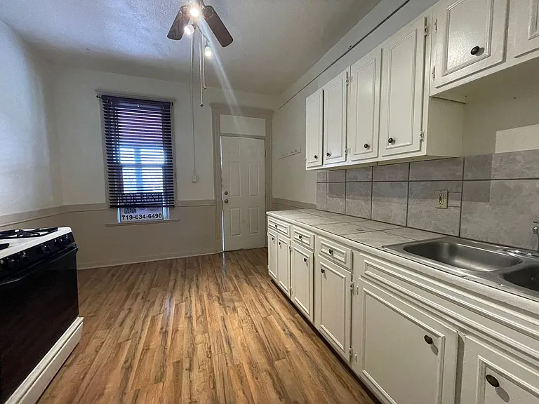 207 Midway Ave — Photo 6