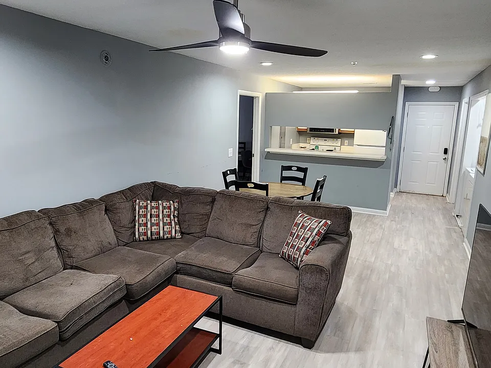 1430 Collegiate Cir #1
