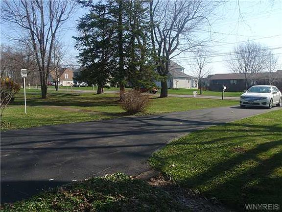 5th image of 379 Lake Ave