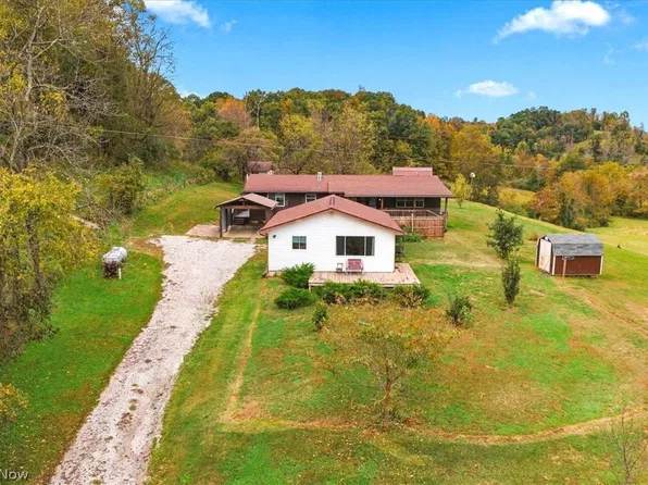 699 Weekly Run Rd, Ravenswood, WV 26164