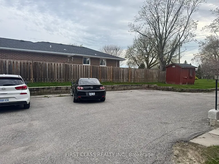 596 Digby Ave — Photo 10