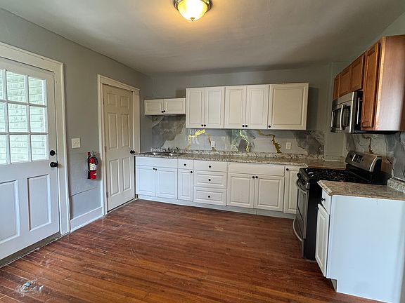 3rd image of 942 N Main Ave #2