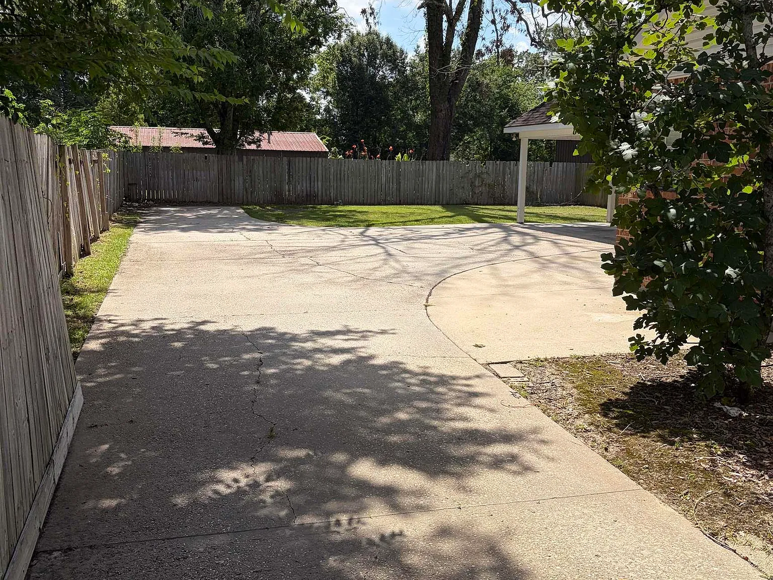 3 bed, 1300 sqft, $1,800 — Photo 4