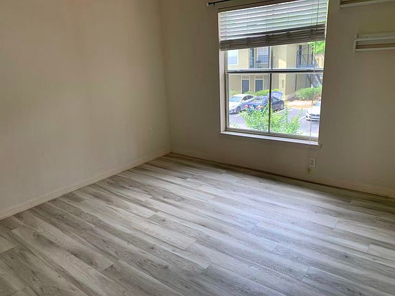 5th image of 6001 Westgate Dr APT 2121